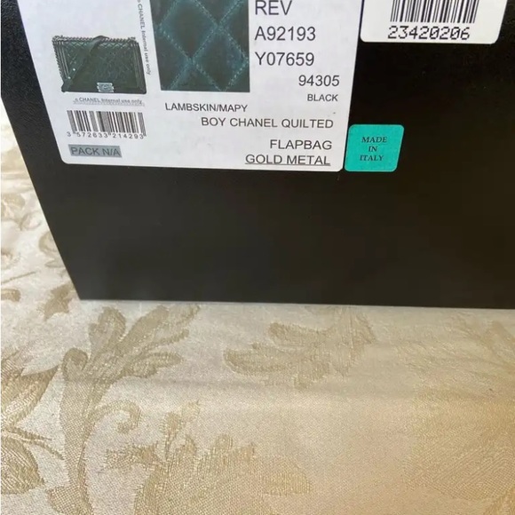 Chanel Medium Boy Bag (new medium). - Picture 4 of 10